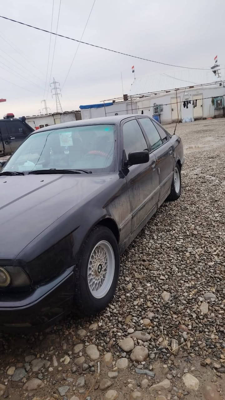 السلام عليكم سياره بئيم حجم ٥٢٥ موديل ٩٠  سنويه عظم ٢٠٣٠ شرط التحويل شرعي بالموصل   رقم أربيل مسطره جديد صبغ جماليه بدون ضرر حار بارد سياره جهازه محرك وكير شرط السعر ٥٥ بيها مجال قليل للاستفسار الاتصال على الرقم ***********
