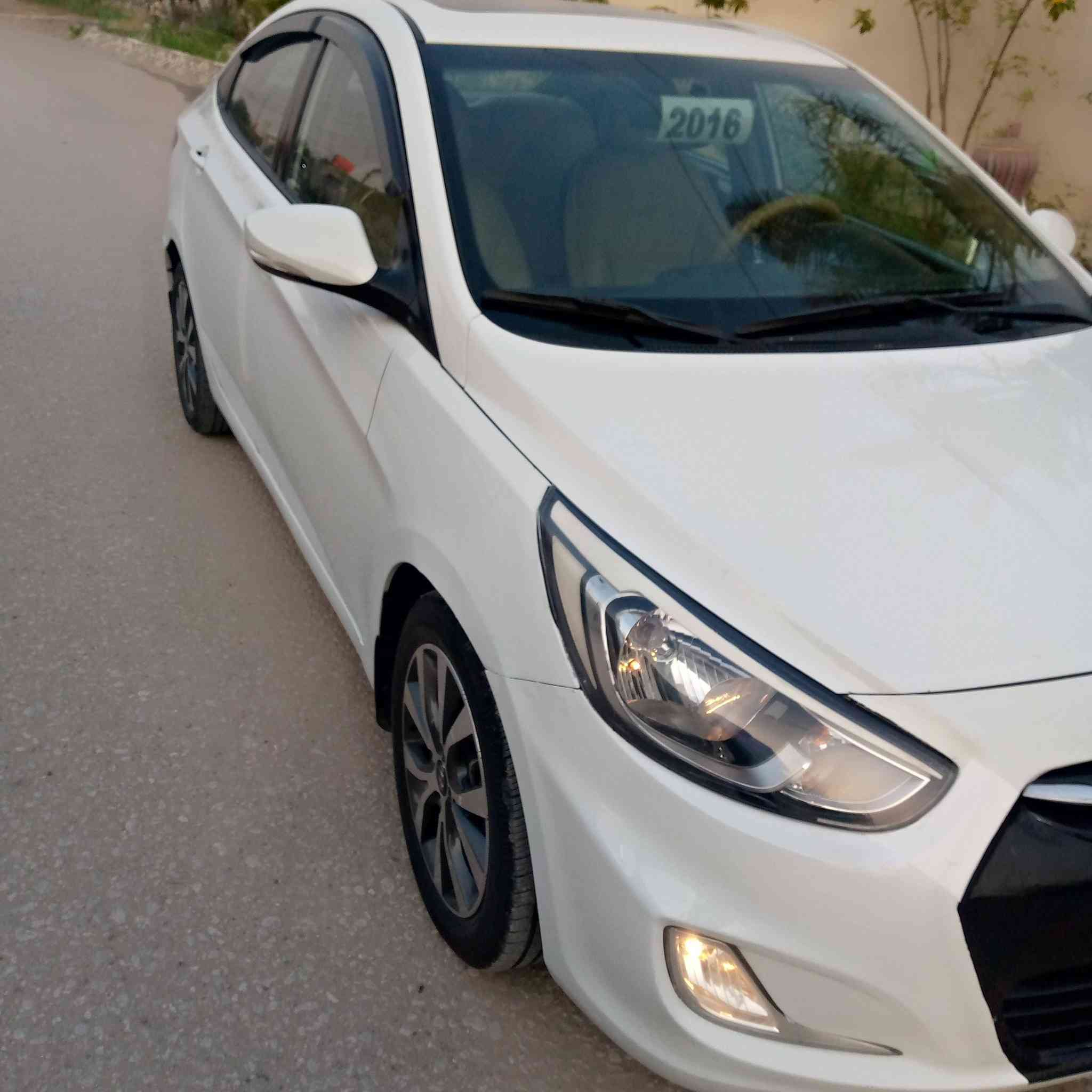 السلام عليكم للبيع فقط 
اكسنت موديل 16 الشركه العامه مال جناي 
كفاله من الصبغ والتبديل فقط كارتين فقط كارتين 
محرك 1600 قطرتين كفاله وكير كفاله ع الشركه 

فول مواصفات 

محرك 1600 
كير اوتو 
تبريد ويه السويج شرط ثلج
تدفئه شرط ع الشركه
فتحه اسلايت
اشاير بالمري 
تحكم استيرن
داخل بيجي 
5 ويل كب اكروم 
دبل دسك 
نطام ايكو تقليل وقود
اي بي اس ابريك 
شاشه كبير 
كامره ملونه

تغليف ارظيه وكشنات. شغل درجه اوله
تخم تايرات جدد حته السبير 

حداديه خلفيه واماميه شرط النعومه

رقم وسنويه وهزه جديده تحويل مباشر 

نعومه ونشاط ونظافه وجاهزه 100/100

رقم السياره بغداد        والعنوان بابل 

السعر 113 

***********.    رقم السياره بغداد الدولي والعنوان بابل
