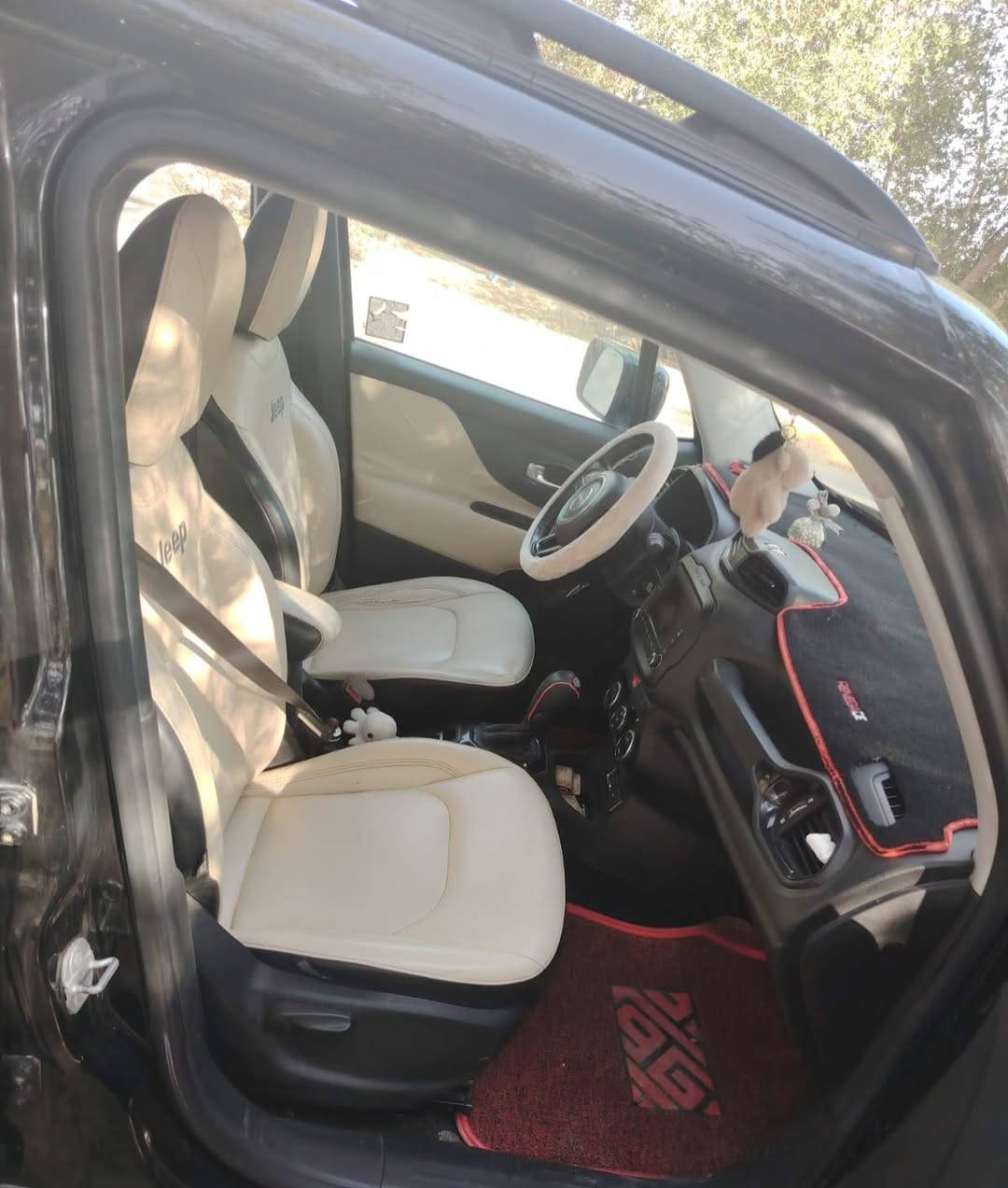 السلام عليكم..
للبيع: جيب رينكيد 2017 (Jeep Renegade) وارد امريكي . السياره نضيفه و مكفولة من الحادث و  بيها بس شوية  بارد بالجاملغ الايمن ( موضح بصور السونار ) . السيارة رقمها نجف و تحويل ثاني يوم

المحرك: 2.4L Tigershark
ناقل الحركة: أوتوماتيك
المحرك  و گير بحالة ممتازة، تم إجراء الصيانات الدورية بانتظام

والمواصفات الداخلية :
1- تحكمات ستيرن
2- شاشة لمس چبيره مع نظام ملاحة
3- كاميرا خلفية وحساسات.
4- نظام تثبيت السرعة (Cruise Control).
5- تحديد مسار
6- تبريد ثلج
7- هاند بريك بصمة
8- تشغيل عن بعد
10- كشن السايق كهربائي
11 - جام اوتو
12- بصمة تشغيل و بصمة ابواب
13- رادار ، و تحذير النقاط العمياء
14- ويل حجم 18

داخلية السيارة نظيفة جداً
ما تحتاج إلى أي مصاريف  "شغل واطلع"

السعر المطلوب: 113$ و بيها مجال
مكان التواجد: (النجف / الكوفة)
للتواصل والاستفسار: ( *********** )
