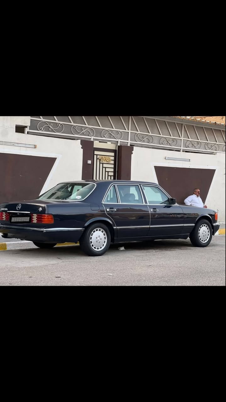 سلام عليكم 
مارسيدس 300S رئاسي (الباب الطويل)
بدون ضربة وحادث 
موديل 1988
محرك بلادي 6 سلندر  قبق اسود 
تبريد+تدفئة على فحص شغال100٪
كهربائيات كلها شغالة 
كير+ مكينه خير من الله 
قواعد بلاديه لاتصليح ولا تعمير
حدادية صدر السيارة جديد واصلي 
كشنات نفخ كهربائيه شغاله 100٪
غرفه بلاديه مال شركة نضيفه من كل النواحي 
تخم تاير جديد
السيارة كلشي متصرف عليها جاهزه من الداخل والخارج
سنويه باسمي ثاني يوم تحويل 
رقم بغداد الدولي الجديد 
السعر (90)
مكاني بغداد (الأمين الثانيه)
اللاستفسار والسعر (***********)
