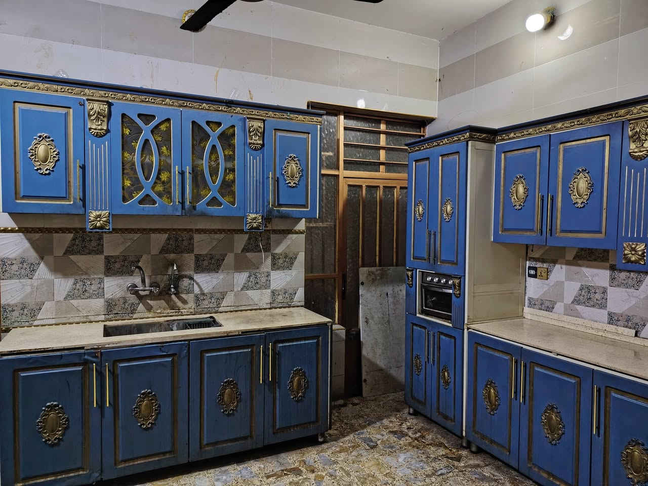 سلام عليكم كاونتر 14مترللبيع لمكان شعب شارع صحه اني مكلف بلنشر  شراي ينتصل عله رقم ***********
