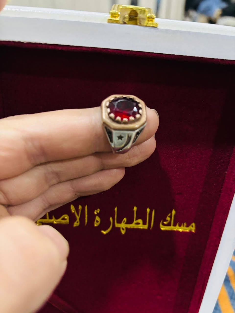 ياقوت افريقي وباريسي كلمن وسعره 
متواجد واتساب ***********
بغداد العبيدي
