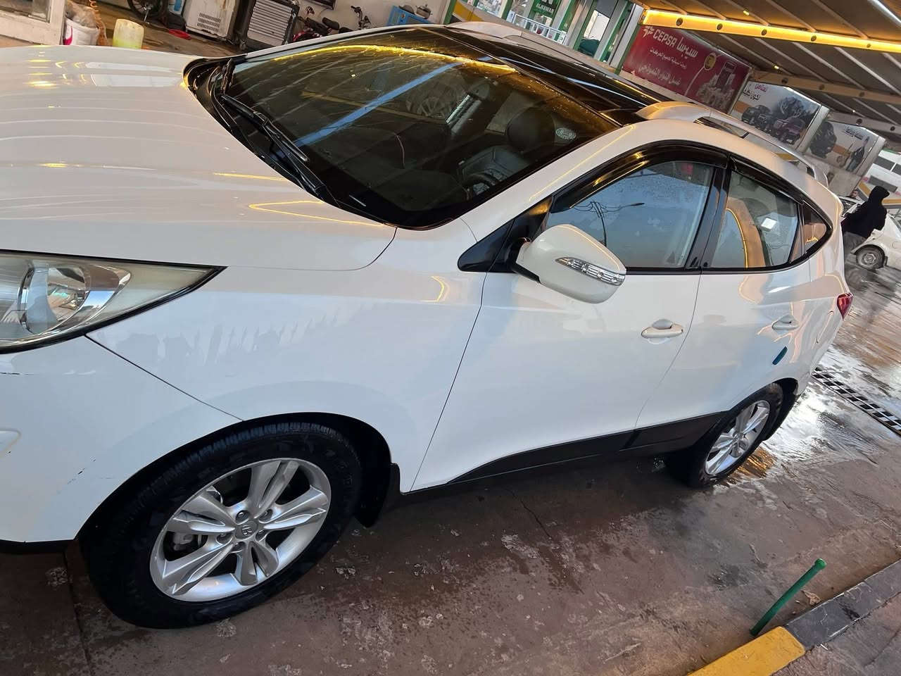 السلام عليكم
للبيع  
توكسن خليجي 2012 
السعر 145 مجال بسيط ج
صبغ فقط شبر اسفل باب النفر
محرك حجم 24
محرك كير تبريد طخم شرط 
موصفات 
شاشه ايباد كامره خلفيه 
تحكمات استيرن 
اشاير بالمري
ويلكب 

سياره جاهزه من كل نواحي طخم تايرات جديد 
رقم اربيل جديد هزه جديده سنويه جديده شرط التحويل 
مكان سياره موصل 
***********
***********
— في ‏‏الموصل‏‏.
