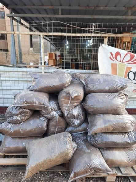 سماد حيواني 
سعر الكيس جملة 1000 دينار فقط 

سعر الكيس مفرد 2000 دينار فقط 

🔸 مفيد جداً لتقوية الجذور وزيادة خصوبة التربة

- يكون  الاستخدام الكمية المضافة حسب عمر الشجرة او قياس السندانة 
🔸 ضروري للمزارع في فصل الشتاء لتحسين النمو وتحمل البرودة
🔸 نظيف، وخالي من الشوائب
🔸 مناسب لجميع الأشجار والمزروعات 

يتوفر لدينا دفع الكتروني 💳 ماستر كارد رافدين وزين كاش 

✅ عنوان بغداد .الحسينية .نهاية شارع السكلات🫣
 
 🌲زورونا تجدون الافظل

الموقع على الخريطة👇🌐

https://maps.app.goo.gl/3Ekn4CXD6gz8GBEq8

اوقات عمل المشتل   🕖من ساعة 7 صباحاً وحتى الساعة 6🕙 مساءً 

🚚يوجد توصيل 

للحجز والاستفسار

***********. 📞لأي استفسار الرجاء مراسلتنا على بريد الصفحة 📩 او الواتساب 📲 أو الإتصال على الرقم

 
https://t.me/evjifdyiojv تلكرام
