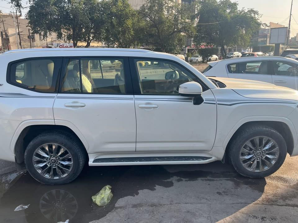 لاندكروز GXR تون تيربو                                                    موديل 2022
رقم بغداد  
ماشيه 46
السياره بحاله الوكاله  
المكان بغداد  سياره باسمي تحويل نفس اليوم 
*********** 
السعر 65 يعني 650 ست دفاتر وخمسين
