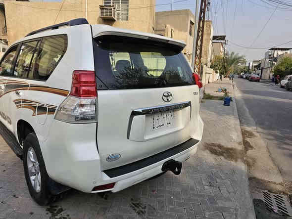 برادو موديل ٢٠١٠ للبيع  أربعة سلندر ٢٧٠٠ رقم بغداد بأسمي صبغ دعاميتين بيها بارد جاملغ خلفي وشوية من الباب المكان بغداد محرك وكير وصدر وتبريد وكهربائيات كلها تمام تخم تاير جديد باتري جديد تخم دسكات وفلنجات أمامي جدد سيارة ماتحتاج مصرف   السعر  ٢١٠ غير متواجد على الفيس 
*********** واتس اب
