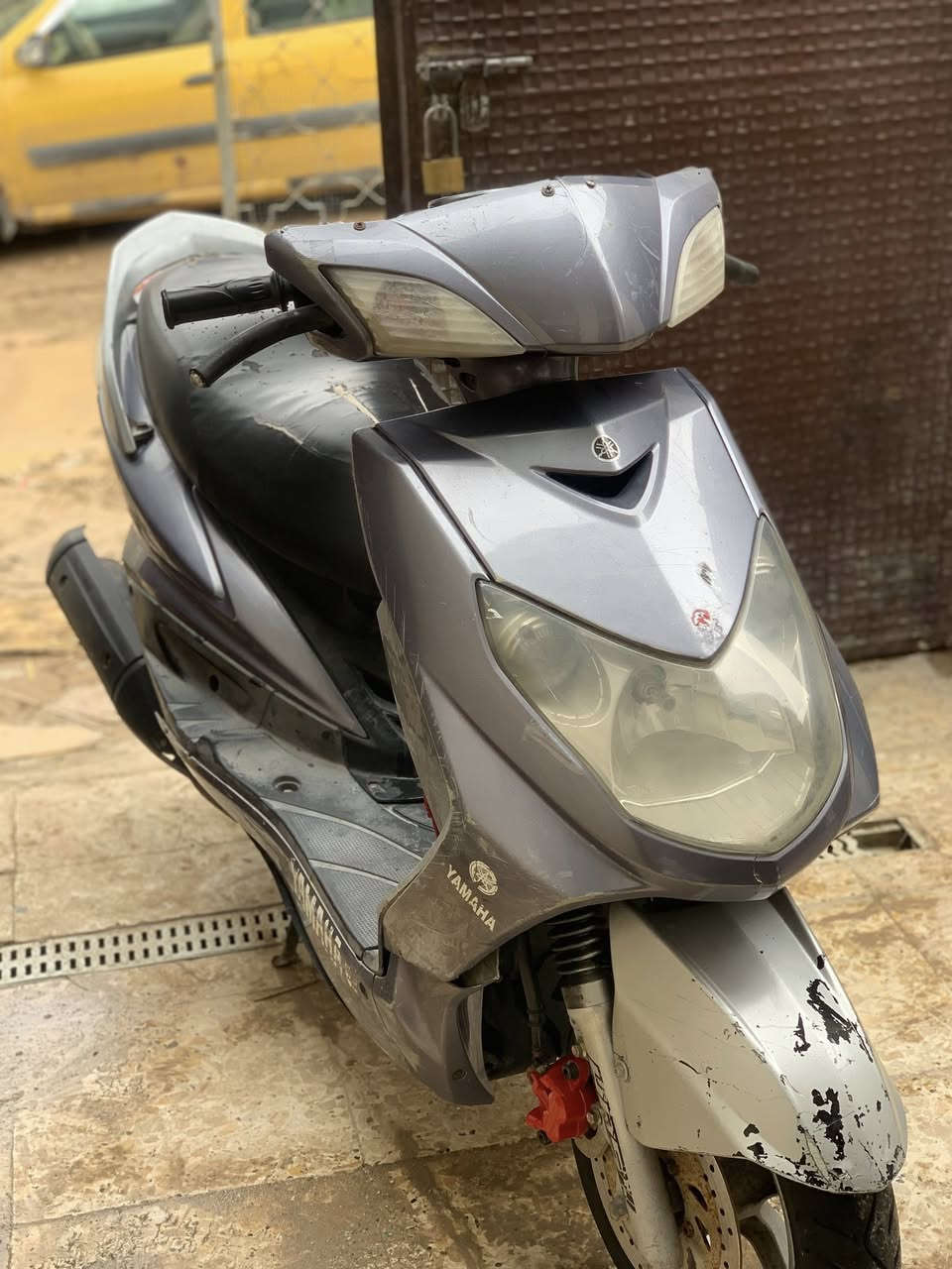 سكنس فحل كامله سلف هندر نكره الدراجة كامله كلها ابلاديه وختم واحد ابريكات دبلات تايرات كله ابلادي ونضيف كهربائيات كلها شغاله اوراقها موجوده الدراجه المحرك لاصوت لاتبخير لانضوح ناعم وابلادي كابريتر وسلف ابلاديات ما مفتوحات جيب وياك عشر فيتريه السعر 550 مكاني بغداد العبيدي شهداء الثالثه***********
