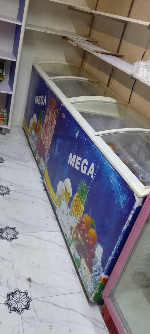 السلام عليكم لبيع  برادات + مجمدات +رفوف+ ميز+ سفينه ***********
