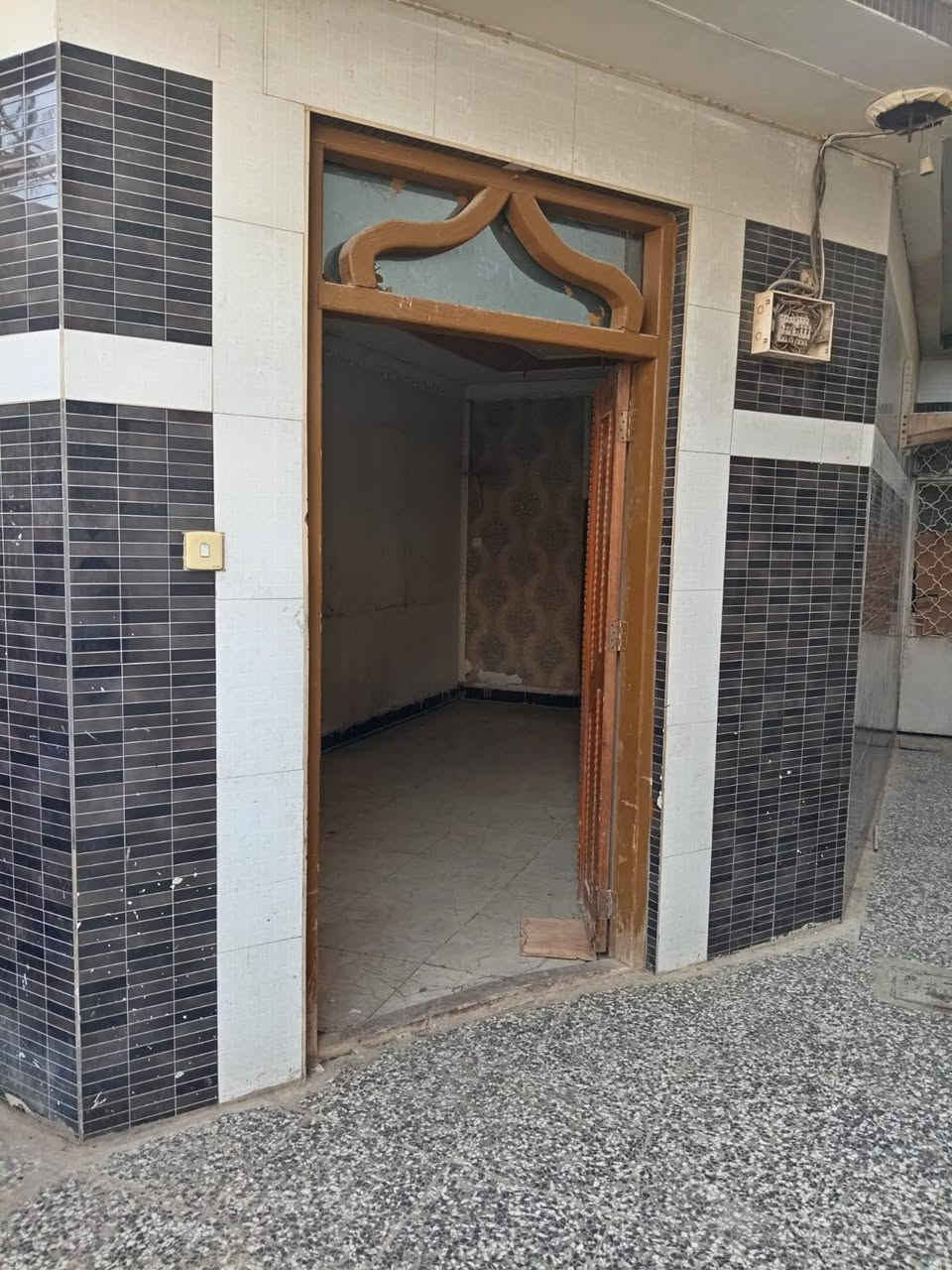 يالله بيت للبيع كما موضح بل فيديو طابو صرف المساحه 80 متر طابقين غرفتين وصاله او استقبال او مطبخ صحيات داخليه او خارجيه البناء درجة أوله صب كونكريت مسلح نزال او سكف طابوك العنوان كربلاء طوريج مقابيل ابو هاشم /
مراجعت مكتب الابداع العنوان شارع الحوالي قرب مطعم قنديل *********** /*********** واتساب تفاصيل أكثر اتصل
