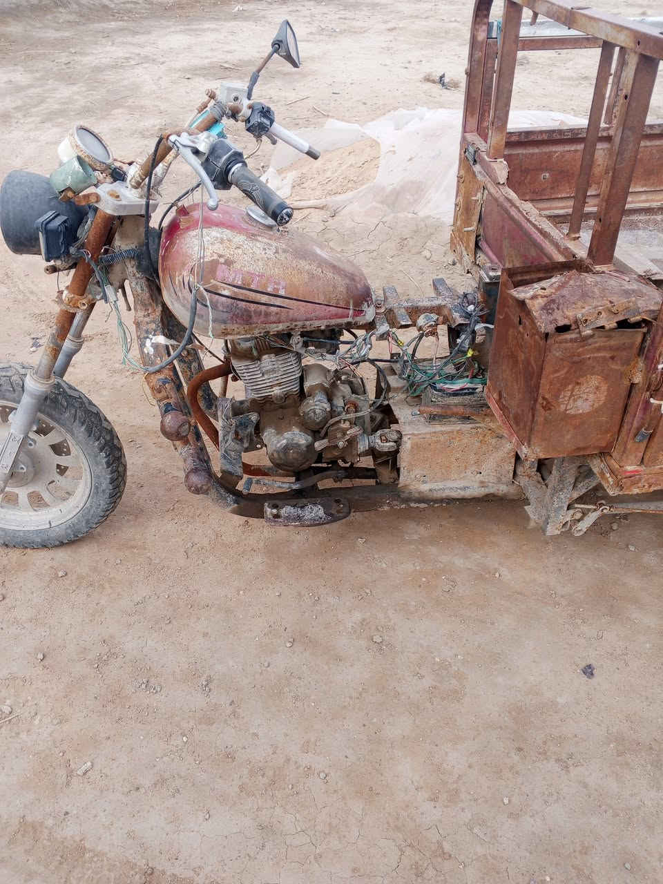 السلام عليكم ستوته رقمك ثانويه 2009 رقم الشاص واضح مكينه 19 نبيعها الموجود ستوته عوسهب المكان هل الشوملي بيع مستعجل ***********
