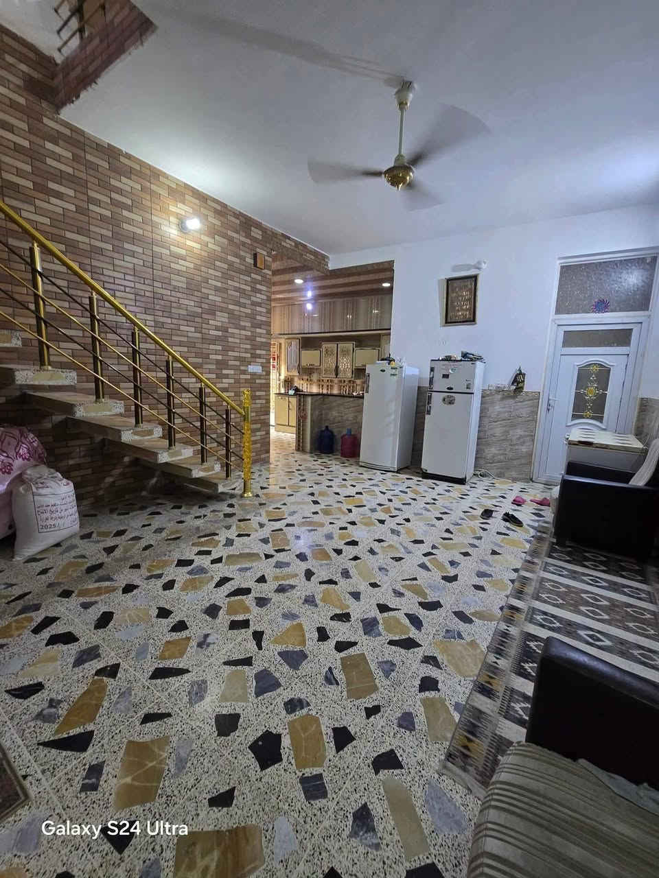 بيت لبيع بشارع المطار القديم المساحه ١٥٠متر طابقين كونكريت مسلح شغل درجه اولى يحتوي على غرف ٦وصالات ٢ومطبخ وتخاريج عدد٣ وستقبال ومكشوفات٢ وطارمه السعر ٩٥وبي مجال قليل   لشراي مكتب بركات ام البنين قرب اسواق فدك بشارع المطارالجديد *********** مكتب بركات ام البنين قرب اسواق فدك مقابيل شارع السبيس
