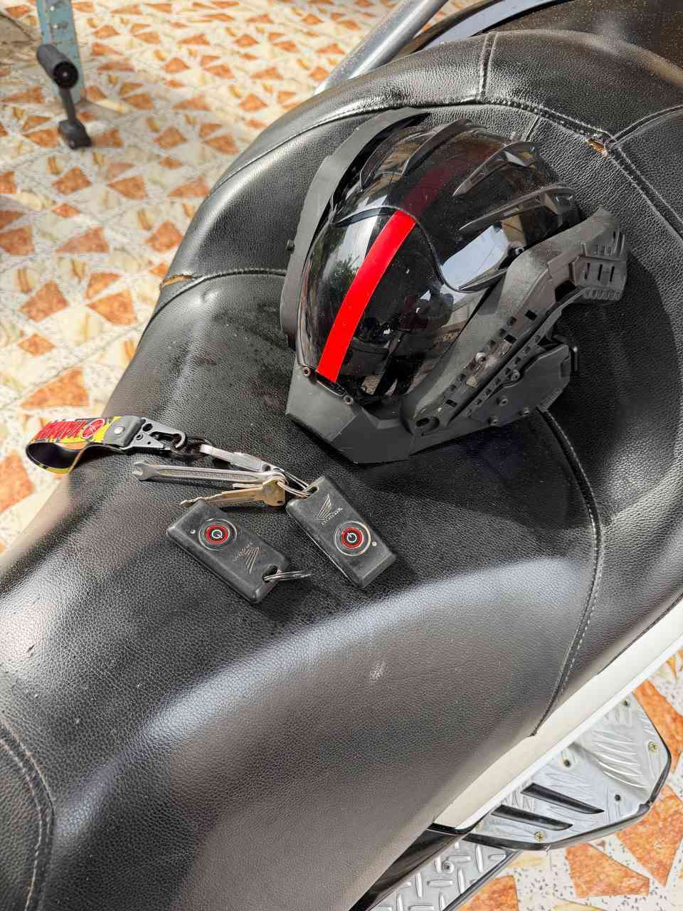 بسم الله الرحمن الرحيم 
السلام عليكم ورحمه الله وبركاته 
أقره المنشور كامل 
وشوف الصور عود ادخل وسولف
فقط واتساب او تصال 🌹
فورزه 0/10 مكينه سلفر
دراجه مال جنايه 
((مرقم انبار )) تحويل ثاني يوم 
سنويه ولوحات انكليزي طالعات بس تسحبهن 🚩
ماشيه 48 KM 
دبل بصمه وسويج طوارئ 💯
بيه قطع كاربون فايبر اصلي ألياف ولزك 😎
تخم تاير ياباني وكاله ✅
جامه طويله مع جامه جوكر ✅
منظومه زنون المانيه  يسكر ✅
نضام سبورت 3 تحويلات و7 كير +S✅
كفاله كير ومحرك ✅
تجوه عاليه 👉
مواصفاته 
 ستان حساس 
  كلوب جنطه 
  زنون 
 بيه 4تحويلات و7 كير 
 سايد بريك 
كير عادي ونضام سبورت ✈️
تزويداته 😎
لغود تضخيم ✅🎭
تفصال سوادات لامع  دشبول ودوسات 🛸
وياله ملكي كروم  مختم 👑
دبلات جدد  🖲️ نصبه فول 
 🌟
ستان جهاز زوج 
 لزكات كاربون فايبر اصلي 
مري كفرات براغي اريل دواسات قطره يدأت ⚜️
كلهن مزخرف ذهبي ⚜️
واقيات وتعواجات بطح كاربون فايبر ✅💯
ارقه انواع المنضفات المعروفه 💯
عليه إدامه كامله من كلشي ✈️
كفرات مضخمات دمام 🔊
اخوان الدراجه صار سنه من نازله 
الدراجه احله من صور بلواقع
مكان بغداد ابو غريب خرنابات 📍
***********  بي واتساب 
دراجه فقط بيه صوت كلجات كلج امامي تجي تفحص وتأخذ وبيك خير وتدلل
