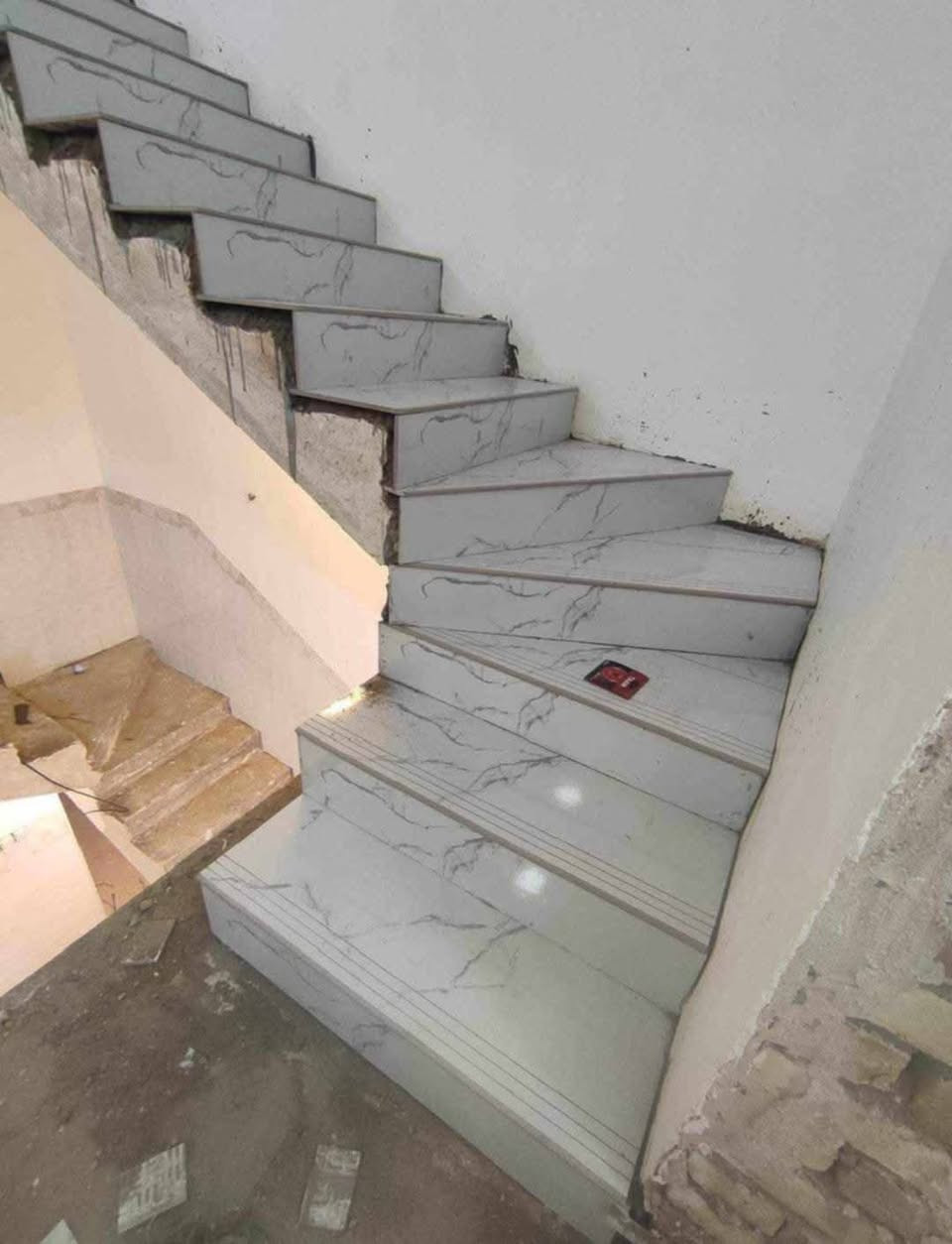 سلام عليكم خلفه سيراميك شغل درجه أولى أسعار مناسبة ونشتغل اقصاط للمضبوطين (والله يرزق الجميع يارب) استفسار على رقم *********** ادمن 🌹
