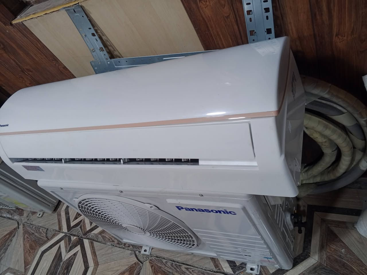 سبلت جداري طن ونص ستعمال شهر او اقل على وضع الشركه مكفول من اي تصليح ماطور بلادي غاز  كامل مع كل ملحقاته سعر 400 المكان غزاليه نهاية شارع المركز انتصال او واتساب ***********
