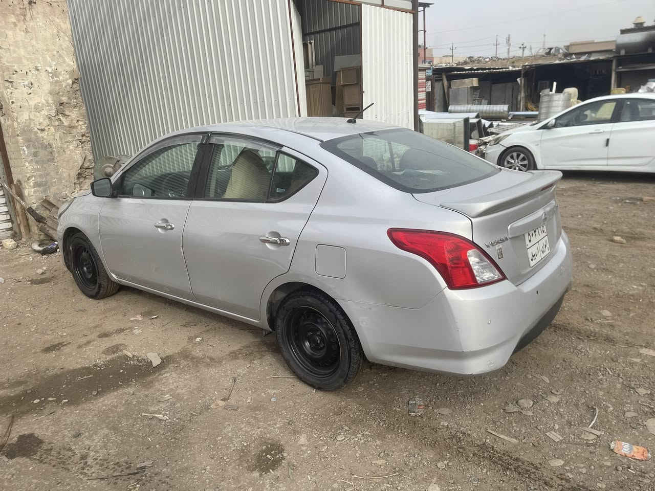 السلام عليكم نيسان فيرسا وارد أمريكي حادثه جاملغ وبنيد بيه داخل موديل ٢٠١٧ سياره جديده حلوه رقم تليفون ***********
