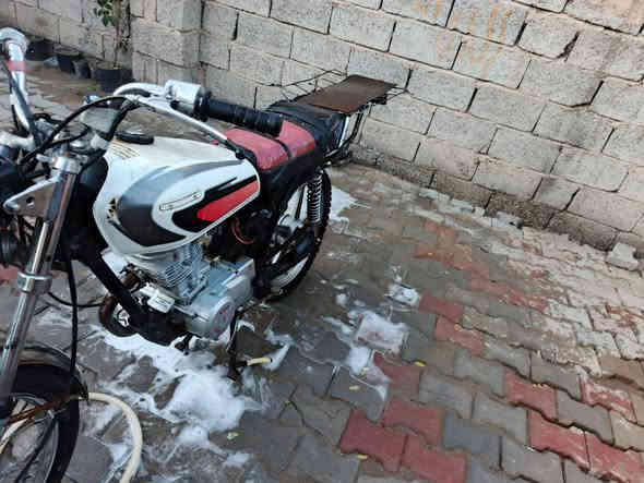 سلام عليكم دراجه يرانيه نضيفه كهربايات كلهن شغاله عوزه بس باتري سعر ب 300الف وبيه مجال بسيط رقمي ***********
