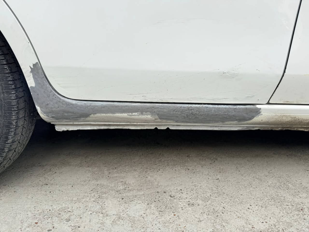 نيسان سني موديل ٢٣مصري ماشيه ٧٣بغداد
جام ٤كهرباء 
تبريد قطعتين 
اشاير بلمري 
شاشه 
كامره خلفيه 
حساسات خلفيه 
بيهه قطعه صبغ الجاملغ 
الخلفي 
جاهزه من كل شي صدر وتخم تاير 
كشنات مدوشمه جلد 
ارضيه جلد 
السعر (١١٠)المكان بغداد الكراده للاستفسار (***********)
