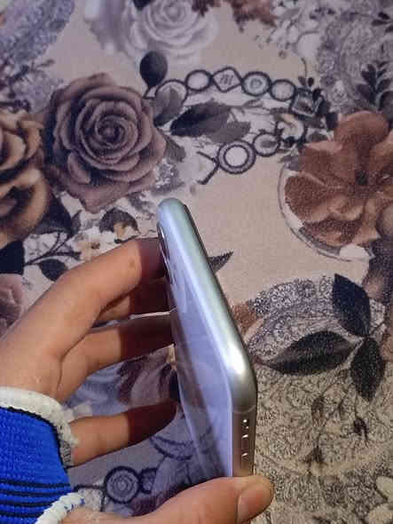 ايفون 11 
ذاكره 128
دبل يسم
فيس آيدي شغال
بطاريه 100 مبدله
السعر 240 وبي مجال
للأستفسار ***********
