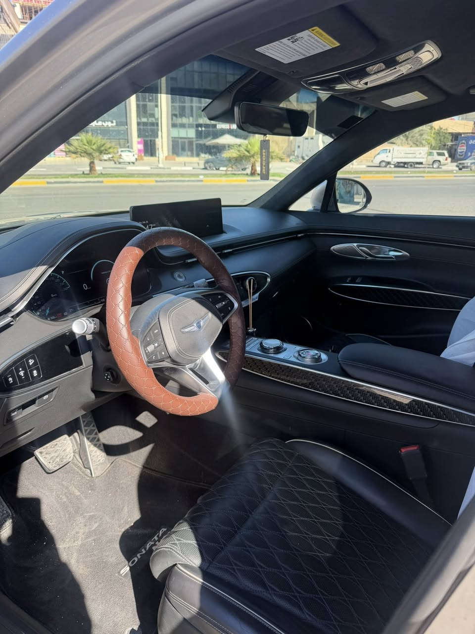 السلام عليكم 
جنسيز Gv70  
2024 
سته سلندر
3.5t.t
Awd
ماشيه. 29,000km 
رقم بغداد. ب اسمي 
فول مواصفات سبورت برستيج 
معروفه مواصفات البرستيج 
حادث السياره 
بابين صفحة العبري 
تبديل +صبغ 
مكان السياره البصره 
***********
