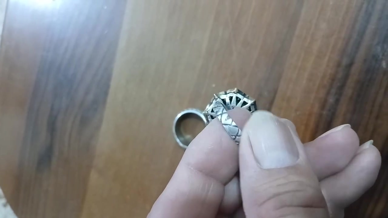 السلام عليكم حلقه رجاليه وزن ثقيل عدد ٢ مع محبس نسائي تحفه صياغه قديمه من نوادر السعر ١٠٠ يوجد توصيل


**إذا كنت صاحب هذا الإعلان وتريد حذفه لأي سبب، رجاءا أرسل رسالة إلى الدعم الفني**