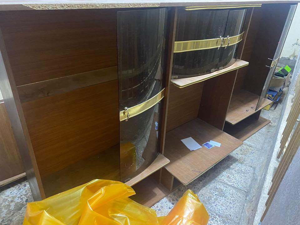 السلام عليكم تخم ومعرض للبيع التخم 10مقعد  سعر التخم 225وسعر المعرض 125 العنوان الزهراء للاستفسار الاتصال على الرقم ***********
