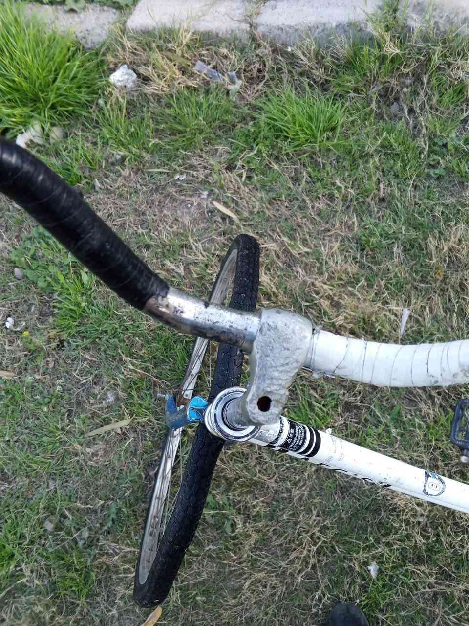 سلام عليكم بايسكل للبيع بس يرادله ماشه و خيط بريك سعره 55وبي مجال المكان ال بعجيل  وهاذه رقم الهاتف ***********
