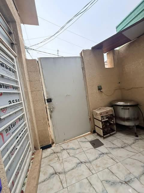 بسم الله الرحمن الرحيم
اللهم صل على محمد وال محمد

بيت للبيع المساحه 100 متر 
سنة البناء 2021
البيت طابق ونص يتكون  
الطابق الأول من غرفه وصاله 
واستقبال ومطبخ  
وصحيات  ومنور داخلي  
العنوان حي النفط (أم الذهب) 
شارع الطاقة أو المشتل 
السعر65 وبي مجال بسيط
فعلى الراغب بالشراء
مراجعة مكتب سيد ناجح الحافظ
***********
***********
