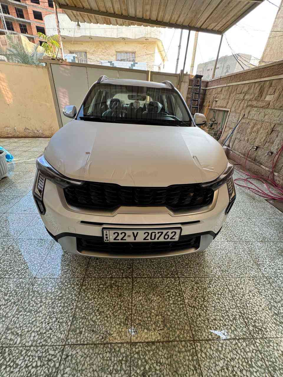 السلام عليكم للبيع فقط كيا سونت خليجي كفاله عامه زيرو موديل 2024 ماشي 1900 مواصفات عاديه حساس خلفي مري شفط تبريد قطعتين مكينه الف 1500 دبل نوزل المرغوب رقم اربيل دولي تريد وكاله تريد تحويل المكان كربلاء السعر 155$ وبيه مجال السياره مال صديق  الاتصال ع صاحب الرقم *********** مرتضى
