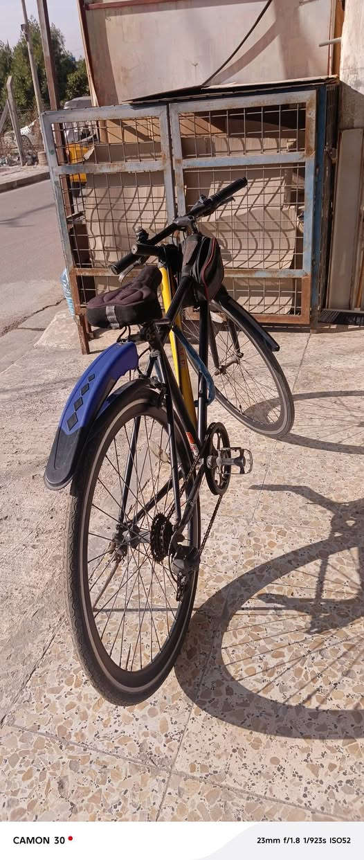 سلام عليكم
بايسكل للبيع اسمه سي 700
باله ياباني حجمه ٢٦ + ويا هديه جنطه+بم+قفل 
***********  بي واتساب العنوان بغداد الامين❤
