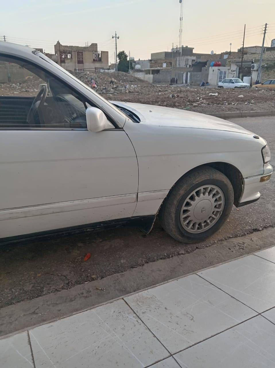 السلام عليكم سياره بطه البيع فصل موديل ٩٣ الون ابيض رقم بصره مكفول من الكصه والنقل جثه راعيه موجود بل العماره محرك في فيتي السعر ٥٥ وبيه مجال قليل العنوان العماره حي الجامعه تلفون ***********
