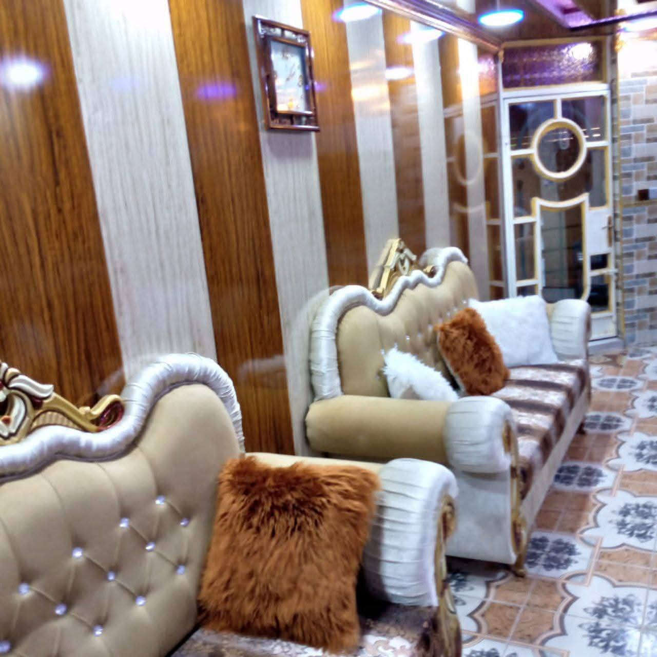 بيت للبيع في حي الرحمه الأول محافظة ميسان
المساحه ميت متر مربع عشره في عشره

طابقين الطابق العلوي غرفتين مع بالكونه الطابق الأرضي غرفتين وصاله كبيره وديوانيه وأسواق وصحيات

خدمات ماء كهرباء مجاري وعند اكتمال المجاري تبليط مباشرتا

مدارس حديثه صينيه متوصطه وعداديه وابتدائية مستوصف
بيه معاملة تطويب 

 أبراج انترنيت

 ومسجد

 اتصال على

 الرقم  ( *********** ) بيه واتساب
