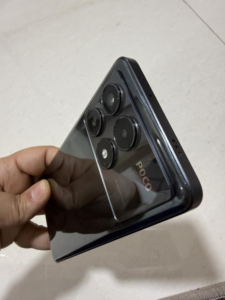 بوكو أكس 6 برو  …  ذاكرة 512 و رام  12  و يدعم 120 فريم ببجي نضيف و مكفول من الضرر و التصليح  .. وياه كارتونة و شاحنة الأصلية (  السعر  300 ألف )
 مكاني .. حلة حي نادر  - رقمي ***********  
أتصال و واتساب و ماسنجر عندي
