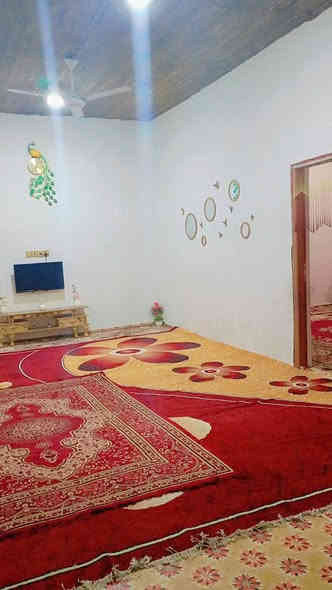 يتوفر بيت للبيع ابي الخصيب عويسيان شارع القصر166متر  يتكون من غرفتين وهول ومطبخ وحمام وصحيات داخليه وخارجيه. ودوانيه السكف كونكريت وايزوكام لارضيه صبابه. بدون سقف ثانوي  وطارمه زغيره وترك بصف البيت متر. لبيت مقابيله حسينيه منطقه هدوئ وناس طيبه تعال شوف وحكم منطقه تفوت بيهه سيارتين كبار. علما ان الارض ماليه وموجوده ورقه من البلديه ومسجل تعداد السكاني لاعليه ازاله ولاعليه اي تبليغ. السعر 60 بي مجال بسيط لاشراي*********** رقم راعي لبيت
