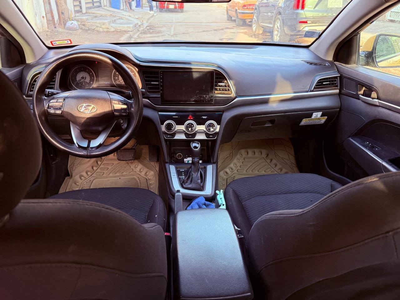 سلام عليكم النتره للبيع وترهم مراوس بمدل اعله خصوصي بغداد 
المديل ١٩ 
الحادث الجاملغ اليمين وشويه من الباب 
اليرباك دشبول وبرده 
تخم تاير جديد 
تبديل رواجز 
صبغه اوله 
ورقم بغداد مداور ثاني يوم 
رقم الهاتف ***********
(اذه مراوس مديل اعله خصوصي ؟؟؟)
السعر ١٣٠ وبيه مجال
