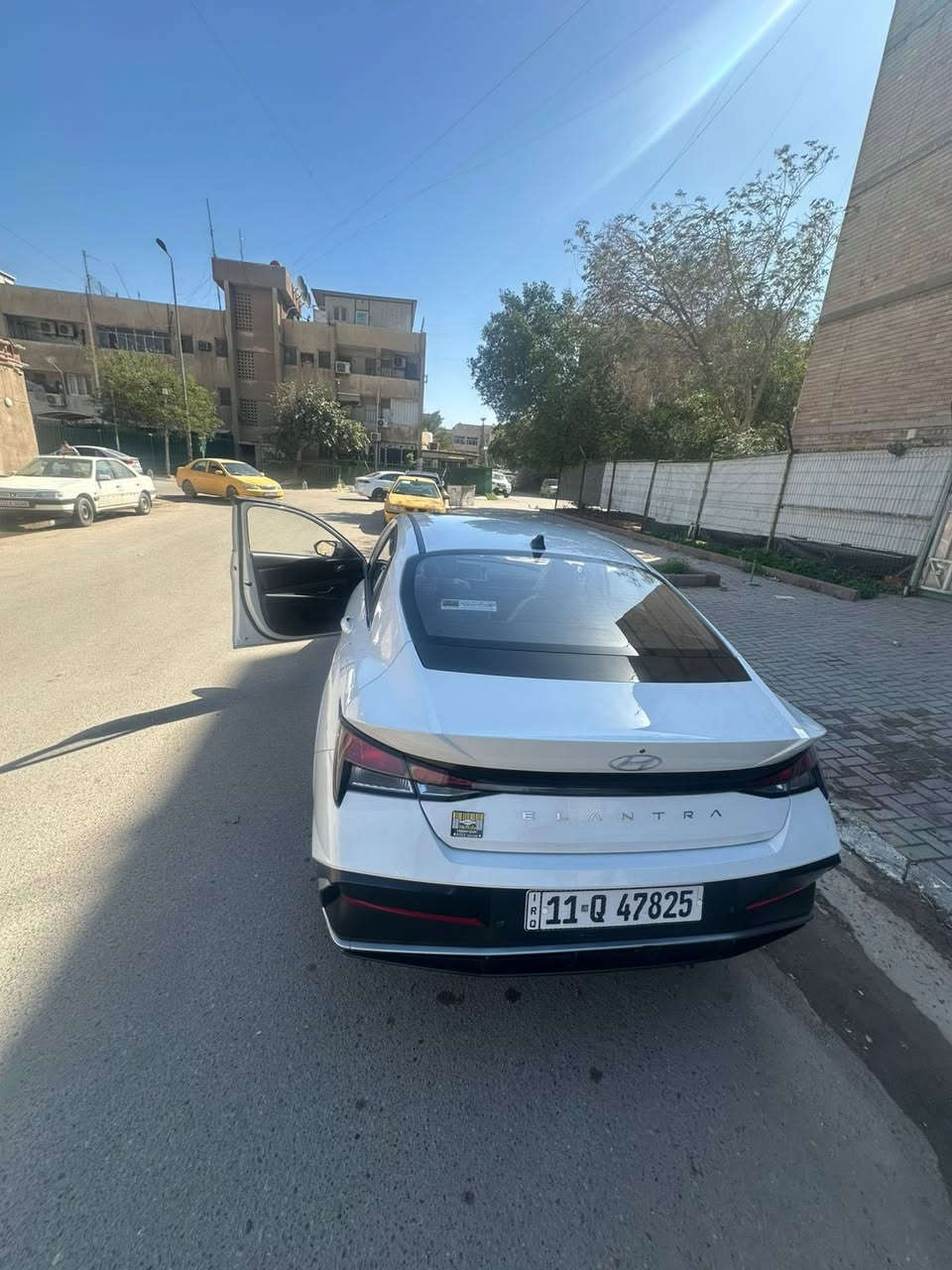 سلام عليكم
الانتره موديل ٢٤ 
مكفوله كفاله عامه خليجي 
ماشيه ٣٢ 
المواصفات 
فتحه سقف 
كروز سرعه 
تحكم ستيرن 
انضمه قياده 
سايد بريك دكمه 
لايت زنون عدسه 
عينه دتجتل 
تبريد قطعتين 
حساسات امامي + خلفي 
كشنات جلد داخل اسود 
تجي بحرك ١٥٠٠ 
شاشه ابل كار بلي 
تجي ب مواصفات ١/١ 
السعر ١٤٧ و بيها مجال حك جيه 
مكانها بغداد كراده 
الاستفسار ***********
