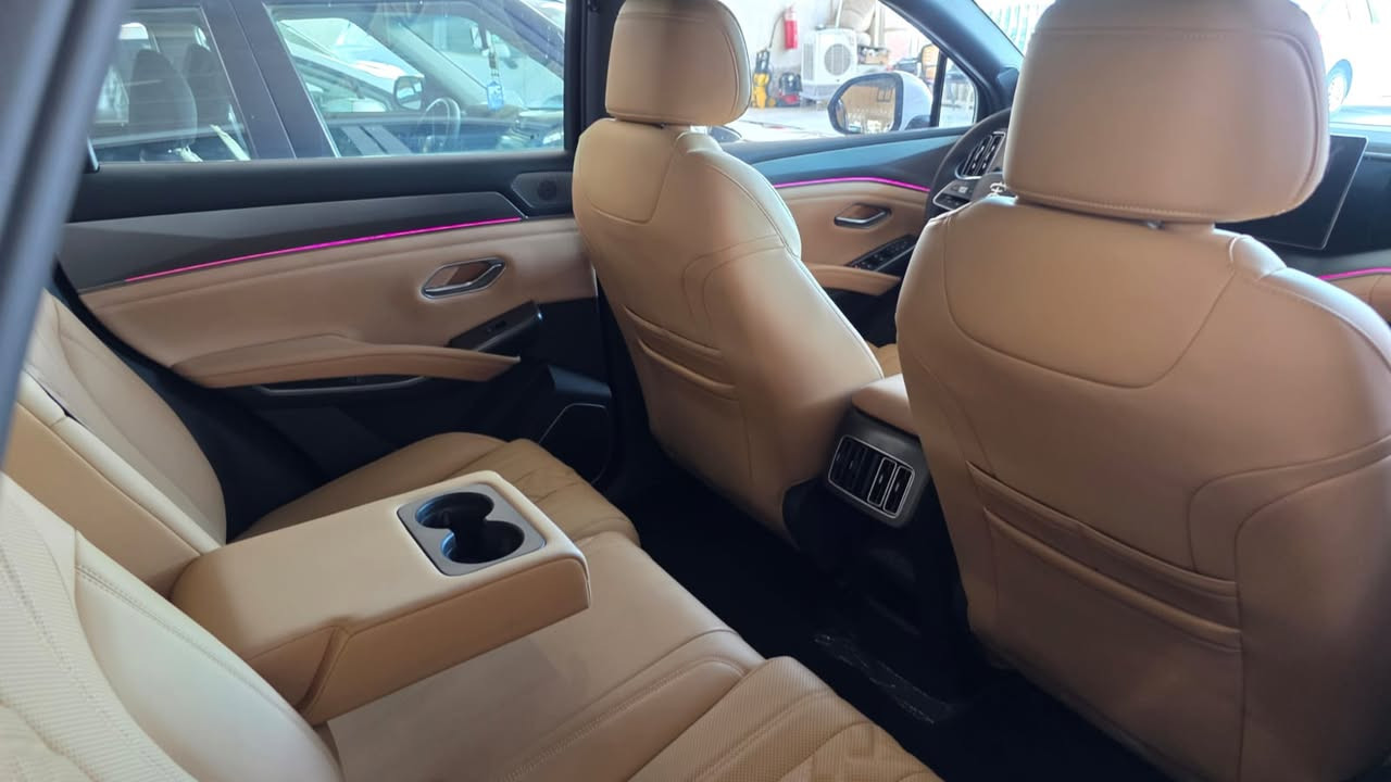 BYD song L 

موديل 2025 فلاك شيب رقم بغداد

فول مواصفات بيها بانوراما و بصمة و مقعدين كهرباء

و مقاعد جلد 

مقاعد تدفئة و تبريد 

رادار و كاميرا محيطية 

و قطعتين تبريد 

و إنارة LED + صندوق كهرباء 

داخل بيجي 

موري كهرباء 

سيارة ماشية 8000KM 

و بيها بارد بسيط بالصندوق مسافة شبر 

و للاتصال على رقم 

***********

***********
