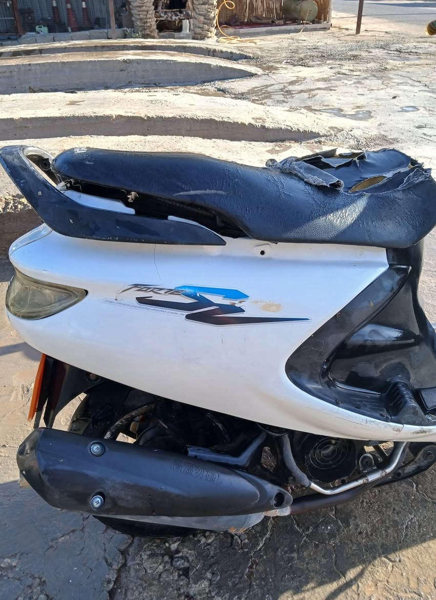 سلام عليكم دراجه لبيع ادخن كامله ماعايزه شي شغاله ب200 قفل
***********
