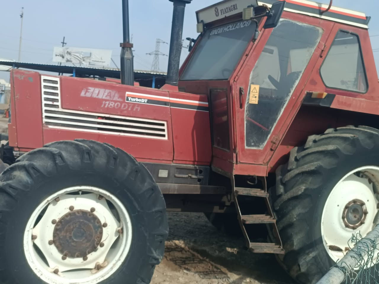 مكينه للبيع حجم 1180 رقم واسط تحويل مكفولة عام بس محرك مفتوح تصل ***********
