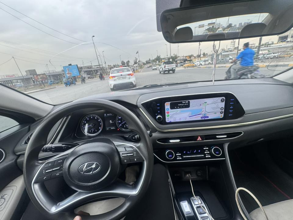 السلام عليكم …….
سوناتا 2023 الون اسود 
محرك 2600gbi
كير 2.5 
محرك وكير كفاله عامه 
السياره ماشيه 58km وليس ميل 
مواصفات فول ماعدا الفتحه 
بصمة تشغيل 🫆
تشغيل عن بعد 🚗
5 انضمة قياده 🕹️
تحكم بل مري 🪟
شاشة كار بلي 🖥️ 
وبعد لمواصفات هواي معروفات 
السعر …175$ 💵💵💵
حادثها بل صندوك واشبر بل جملغ الخلفي كله راجع  
لشراي 
تواصل 
*********** واتساب هاتف 📱
*********** هاتف فقط ☎️
