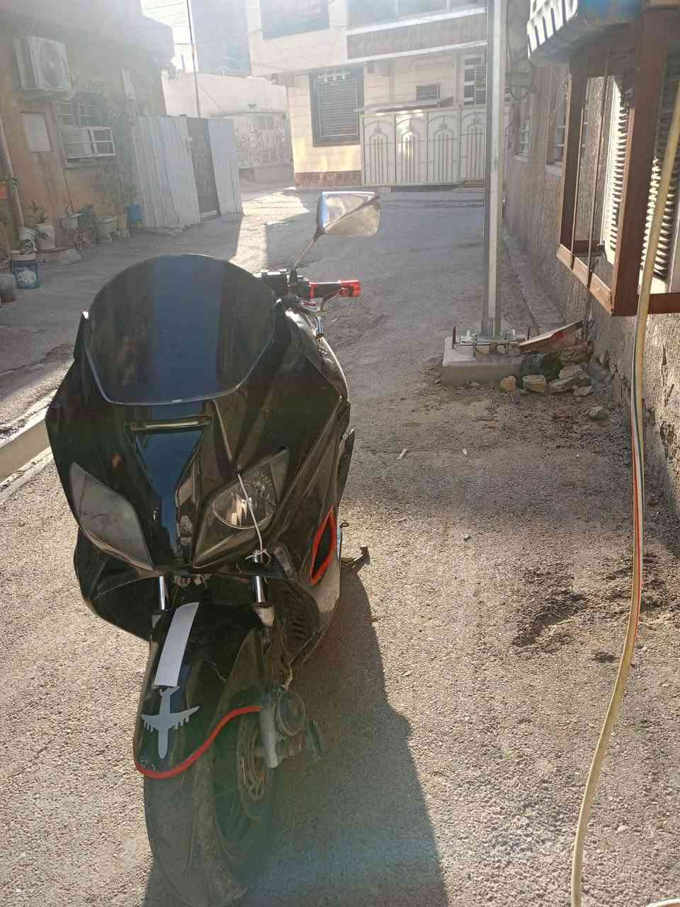 سلام عليكم
Mf Forza 06
موصفات الدراجه 👇🏻
1دراجة بلاديه برغي ما مفتوح بيه 
2بريكات بل مكان
3دشبول كله شغال 
4كهربائية كله كامله 
5تايرات جدد 
6نضافة الكفرات 60٪
7مزوده يدات بريك +يدات سكليتر مال Tmax 
8دراجة خرسه 
دراجة عوزه بس تنضيف للكابريتر بس 
السعر 550وبيه مجال قليل 
العنوان بغداد الاعظميه 
للتواصل *********** 
ملاحضه دراجة اراوس و ابيع حسب القناعه...
