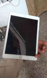 ايباد ايفون 7 الجهاز نضيف ما مفتوحه ولا داخل صينه عوزه بس بطاريه لن تع...