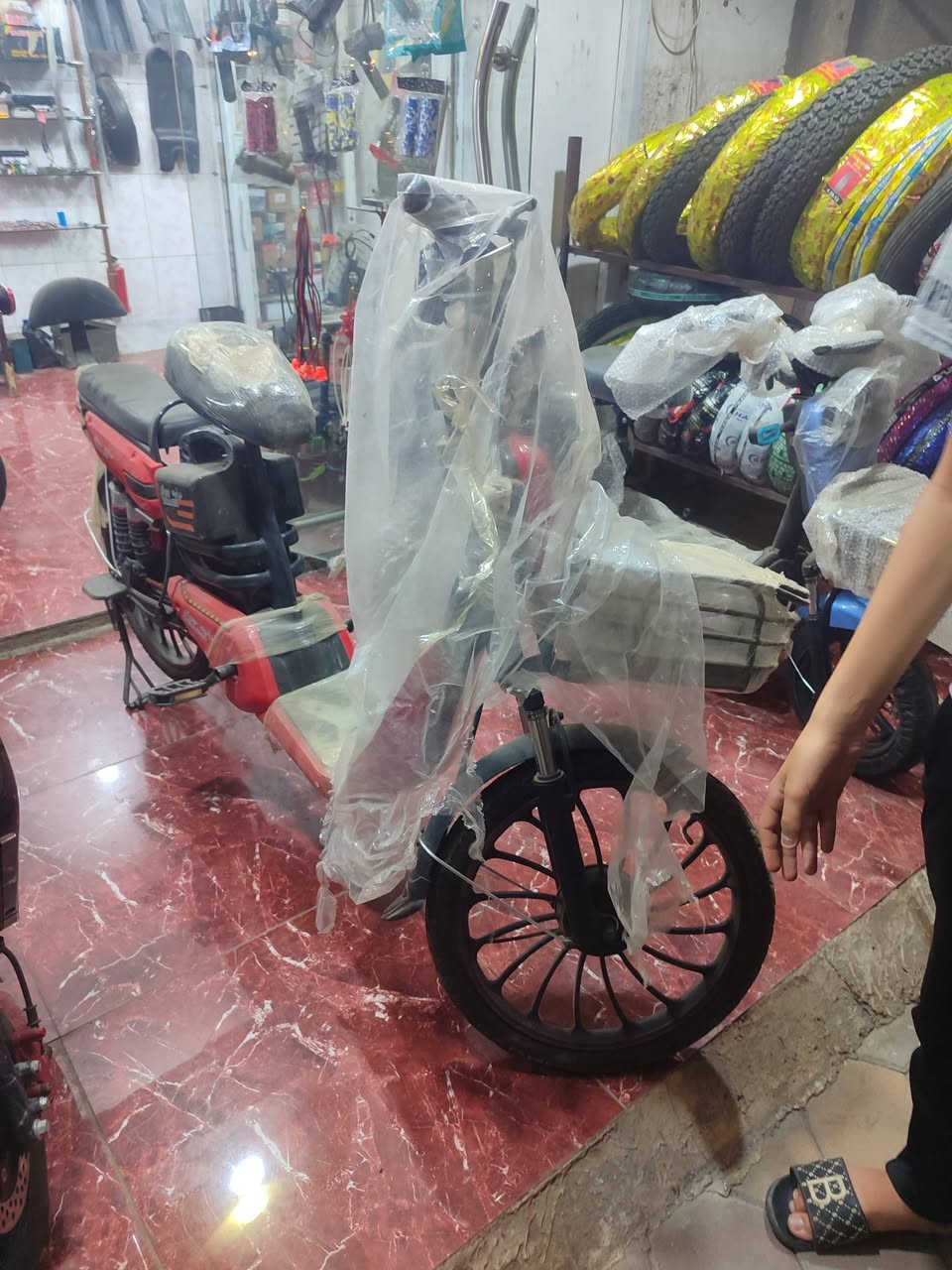 سلام عليكم دراجه حجم ٢٠ نظيفه وجديده السعر ٣٠٠ الف الشراي يتصل ع الرقم ***********
