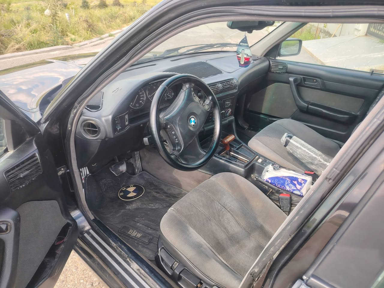 Bmw 525
موديل ١٩٩١  سياره فول
سعر ٥٥ بي مجال  لتفاصيل اتصل ع رقم
***********

