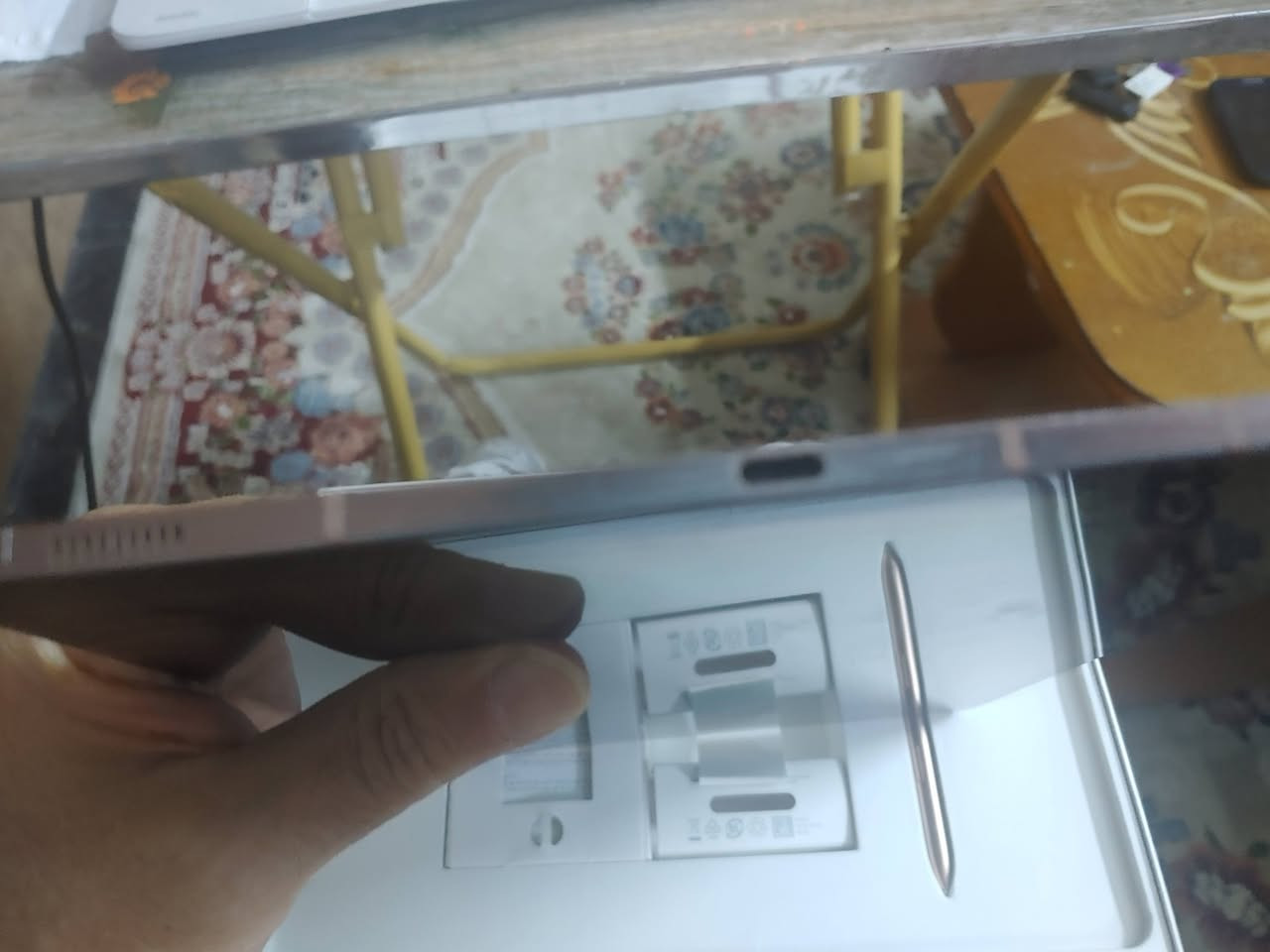 سامسونك تاب اس 7 بلس ذاكره 256 وياه كارتونته وكيبورد نظيف جدا ما هدا شخوط بالحواف بسبب الحافظة. 
السعر 400 الف قفل 
للنواصل ***********
يوجد توصيل لكل العراق

