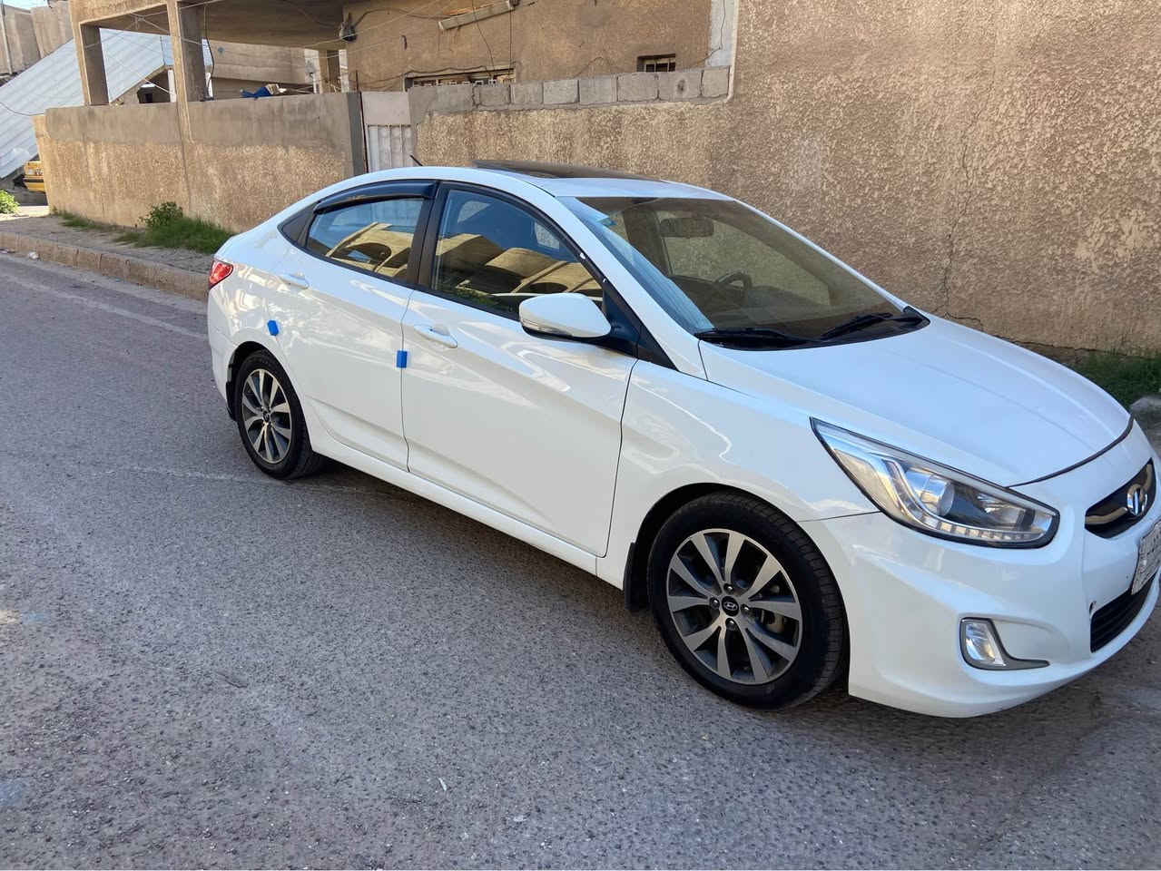 السلام عليكم للبيع هونداي اكسنت خليجية فول مواصفات موديل ٢٠١٦ مكينة ١٦٠٠ فتحة واشاير بلمري كامرة كلش حلوة السيارة ونظيفة رقم بغداد 
مكان سيارة بياع سونار واضح منشور 
السعر ١٠٥ 
***********
*********** بغداد, العراق
