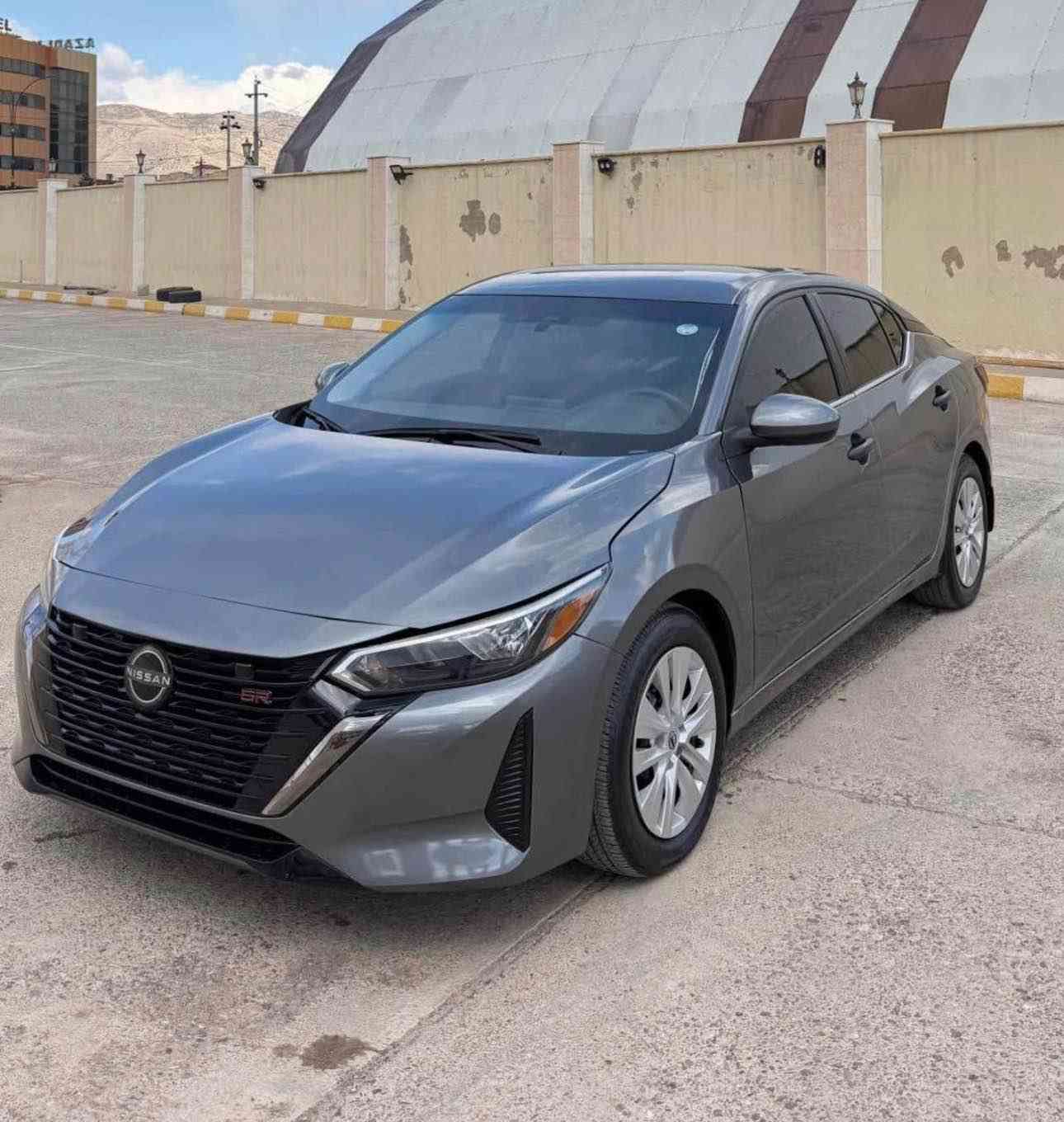 نيسان سنترا موديل :2025 بس بولند صبغ  و جملغ بدوون شانسي ايرباك بس ستيرن طاك راجع سيستم سعر :114قفل 
اللوان :نفطي   
حجم المحرك : 2.0L ( 4,سلندر )
المواصفات : S
‏‎بصمة تشغيل 
اوتو هولد :    Auto Hold
اوتو ستارات : Auto Stard 
رادار امامي (تحديد مسار)
‏‎رادار جانبي (نقاط عمياء)
‏‎رادار خلفي (التحذير من الاصطدام)
‏‎حساسات امامي
‏‎حساسات جانبي 
‏‎حساسات خلفي 
نظام : Eco
نظام : Normal
نظام : Sport
تحكيم ستيرين
ستيرين هيتر
كشنات كهربائي 
كشنات هيتر
تبريد لمس
تبريد مركزي
لايتات ليد وعدسة زينون 
بكلايتات LED
ويل كروم
وبعد هواية مواصفات…
عنوان📍عقره
واتساب ***********-- دهوك, العراق
