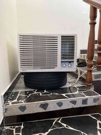 عندي مكيف للبيع نوع كري طنين وثلث قرصة شركة نضيف جداً تبريد ثلج ع وضع ...
