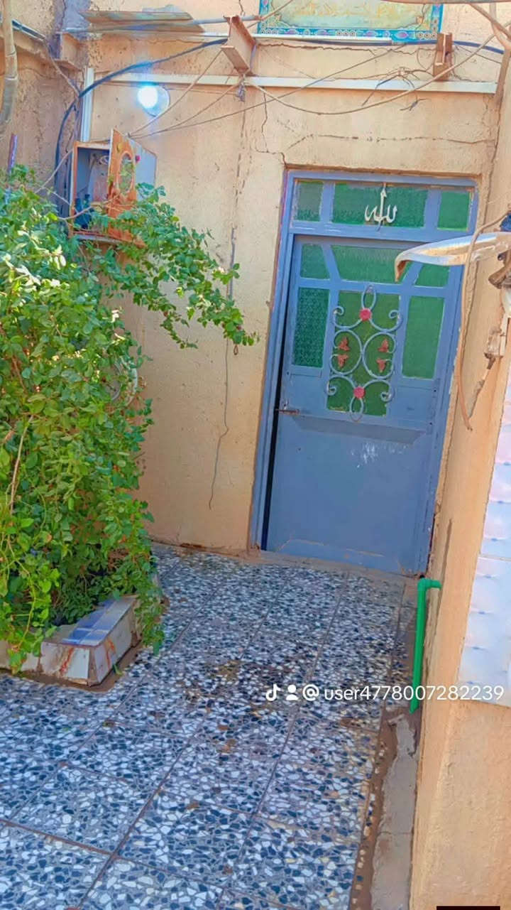 #ياالله_ياالله
#يارزاق_يامسهل_الارزاق
#اللهم_صل_على_محمد_وآل_محمد
#بيـــت_للبيـــــع
#العنوان_حي_العسكري
ثالث فرع عن مول السنبلة
يتكون الطابق الأرضي من 
3 غرف نوم + صالة + مطبخ + استقبال + صحيات داخلية وخارجية
الطابق الأول يتكون من
3 غرف نوم + سطح
#المساحـــة_210_م
#السعـــر /185 مليون مع المجال
للتواصل اكثر الاتصال على الرقم
التواصل والاستفسار ع الرقم***********
