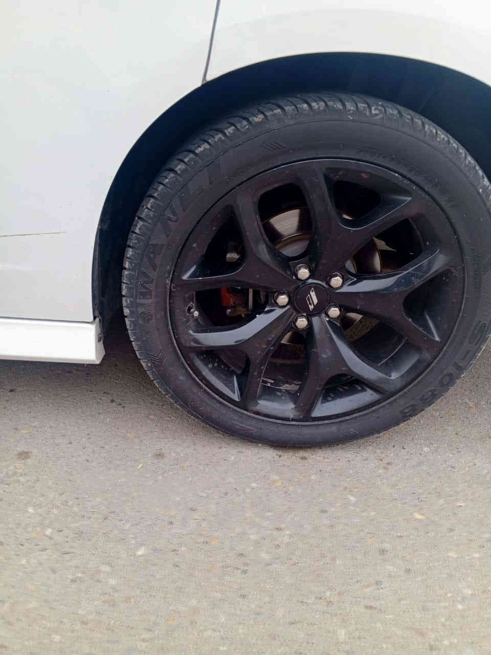 ويل رالي للبيع هوه وتايراته نضيف لا تصليح ولا عواج 
وتايراته نضاف مكاني العماره ‭0784 468 1955‬
