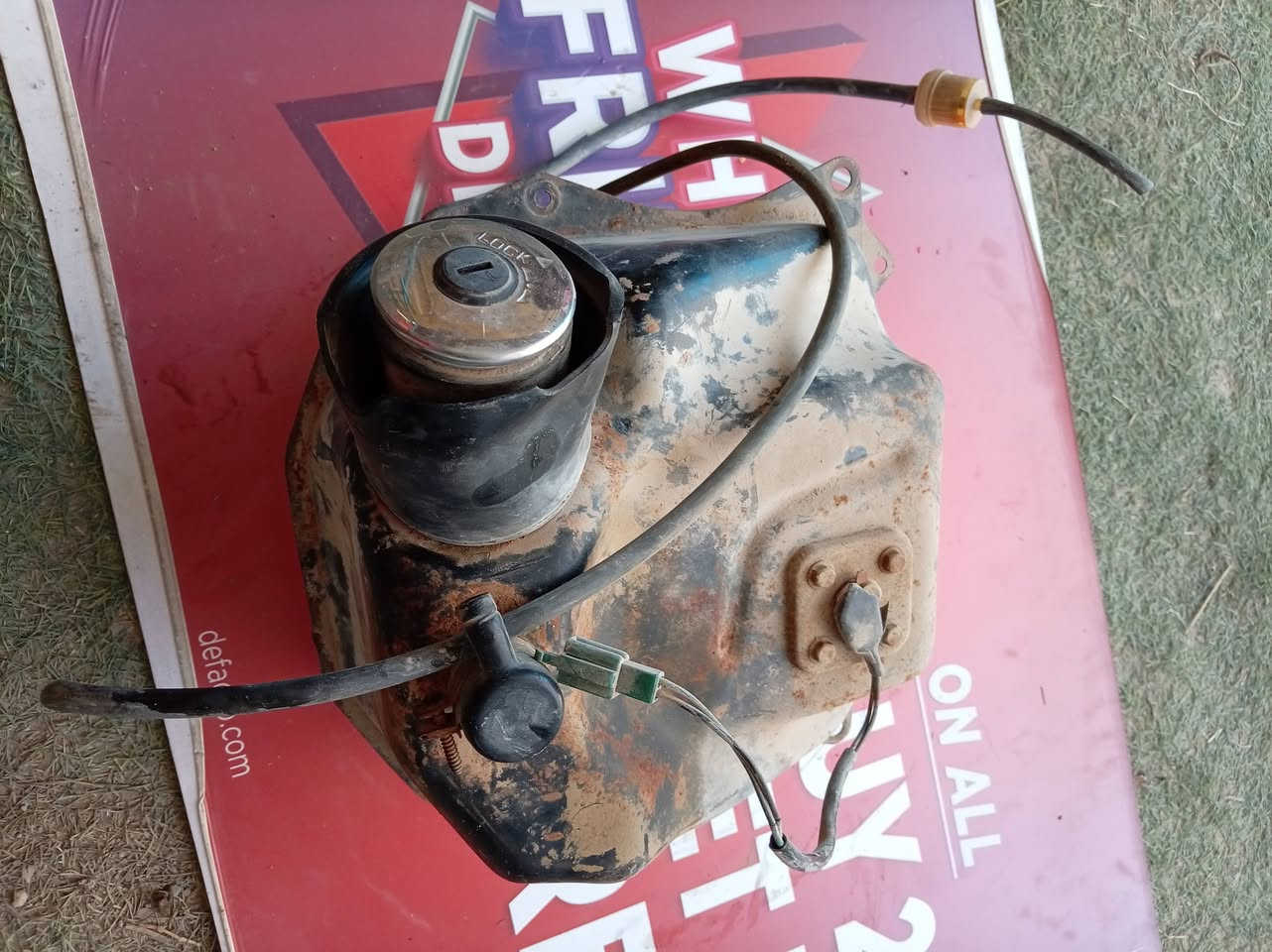 موجود ويل امامي مال فراشه مع تاير وتانكي نضيف كلش الداخل وهورن شغال اصلي وكابريتر اصليه مال فراشه او فضائي مكان بغداد ابو غريب ***********
